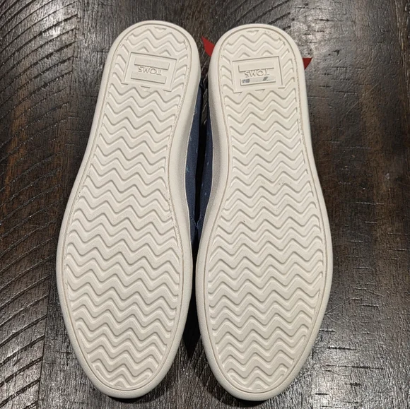 Snow White TOMS Limited Edition - Picture 9 of 14